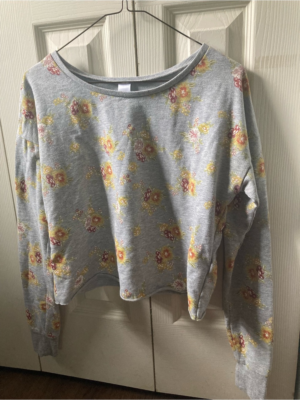 BONGO Cropped Gray Crewneck Sweatshirt with Yellow & Red Floral Print